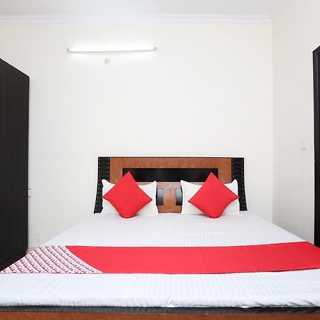 Hôtel Oyo 40446 Yas Residency à Alīgarh Extérieur photo