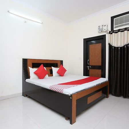 Hôtel Oyo 40446 Yas Residency à Alīgarh Extérieur photo