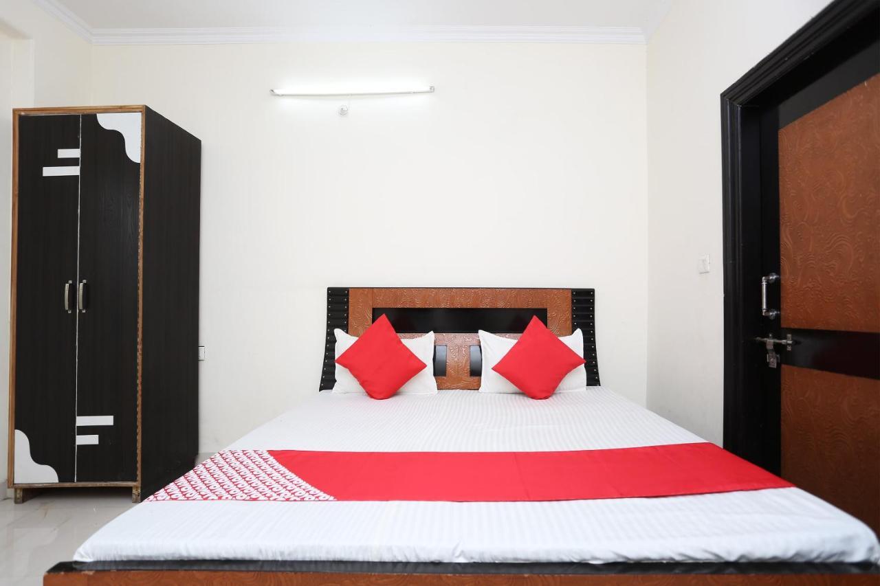 Hôtel Oyo 40446 Yas Residency à Alīgarh Extérieur photo