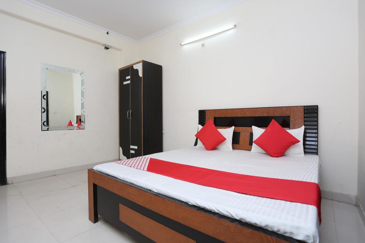Hôtel Oyo 40446 Yas Residency à Alīgarh Extérieur photo