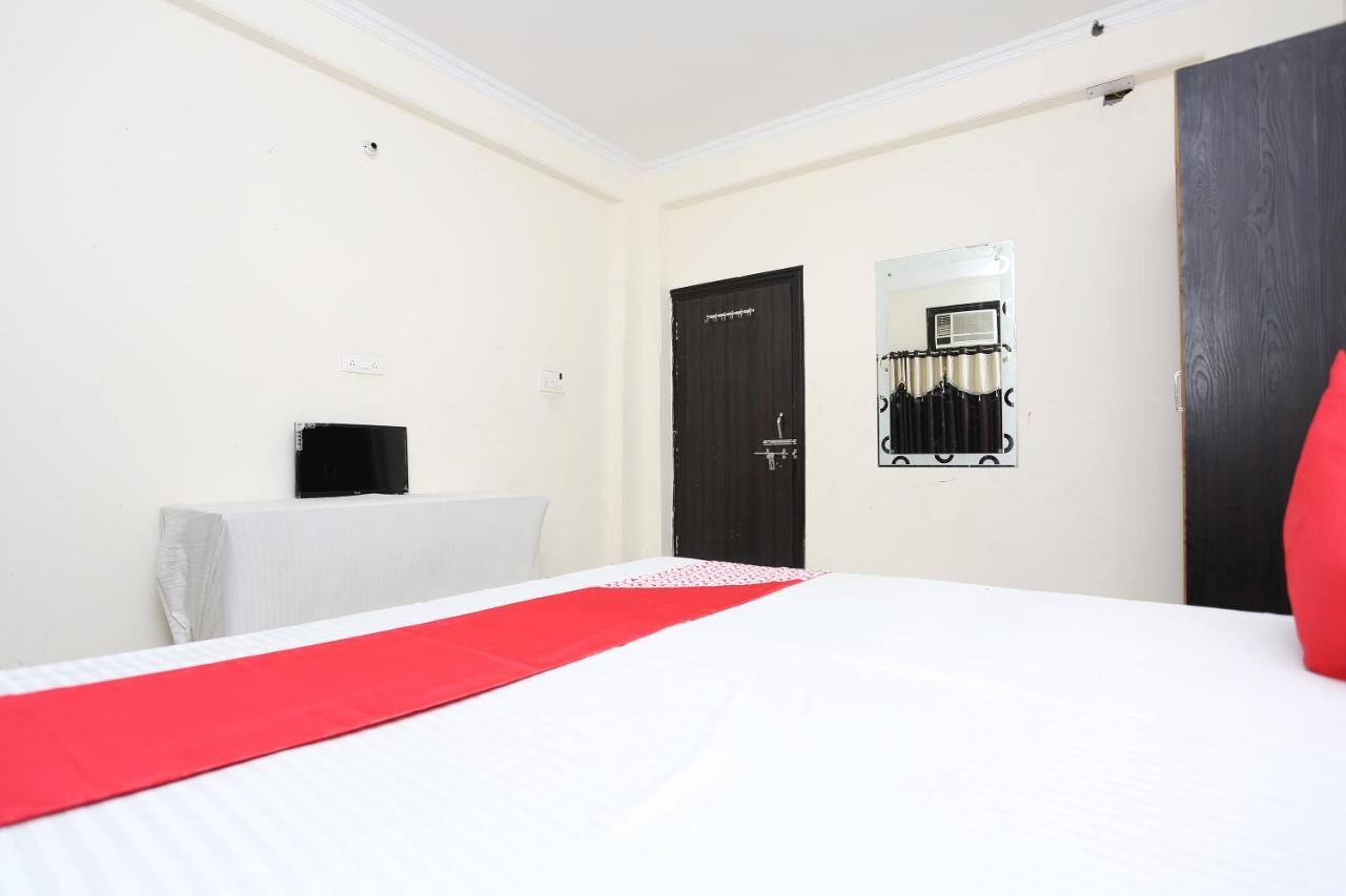 Hôtel Oyo 40446 Yas Residency à Alīgarh Extérieur photo