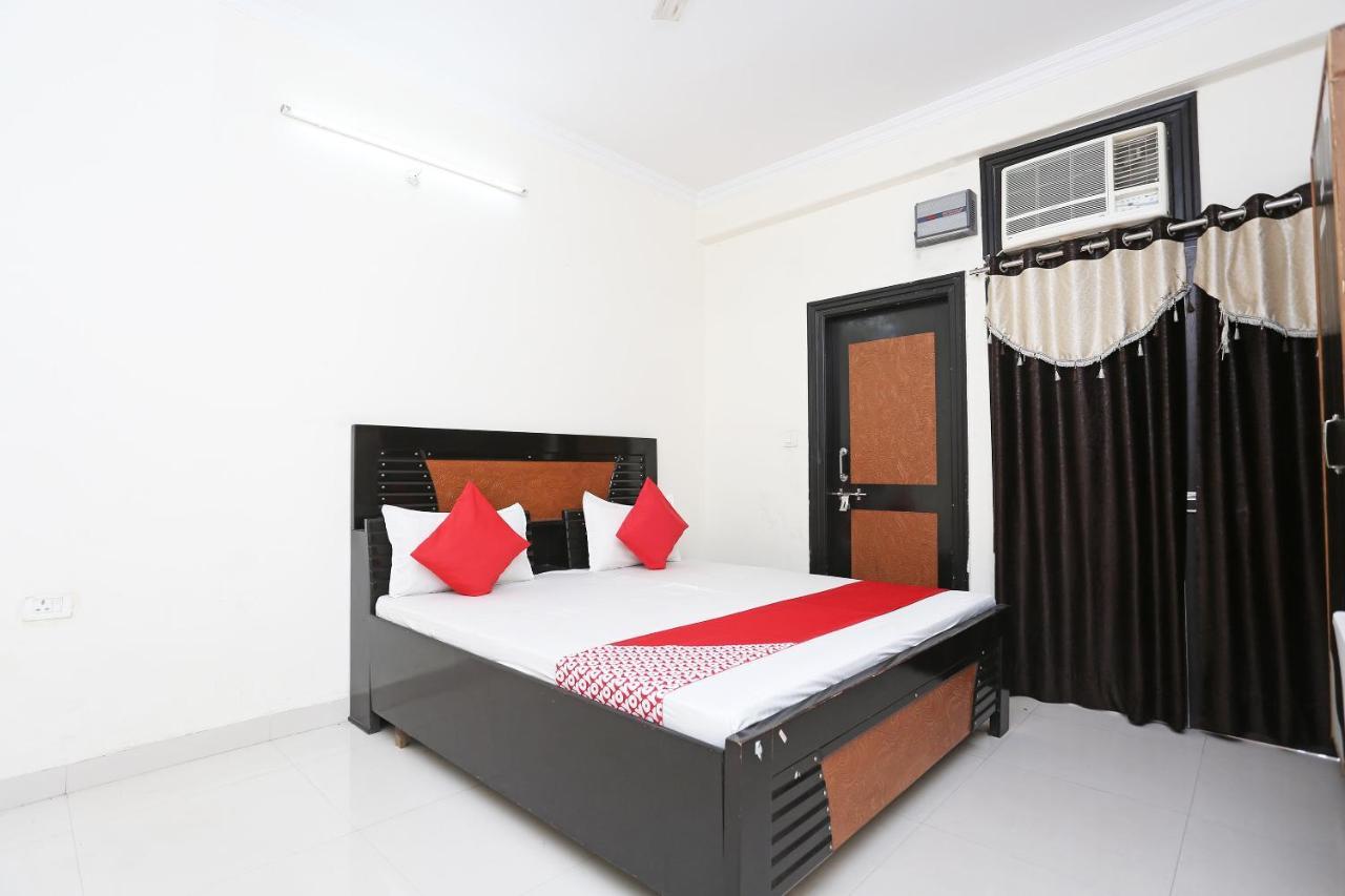 Hôtel Oyo 40446 Yas Residency à Alīgarh Extérieur photo