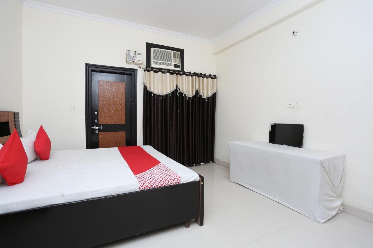 Hôtel Oyo 40446 Yas Residency à Alīgarh Extérieur photo
