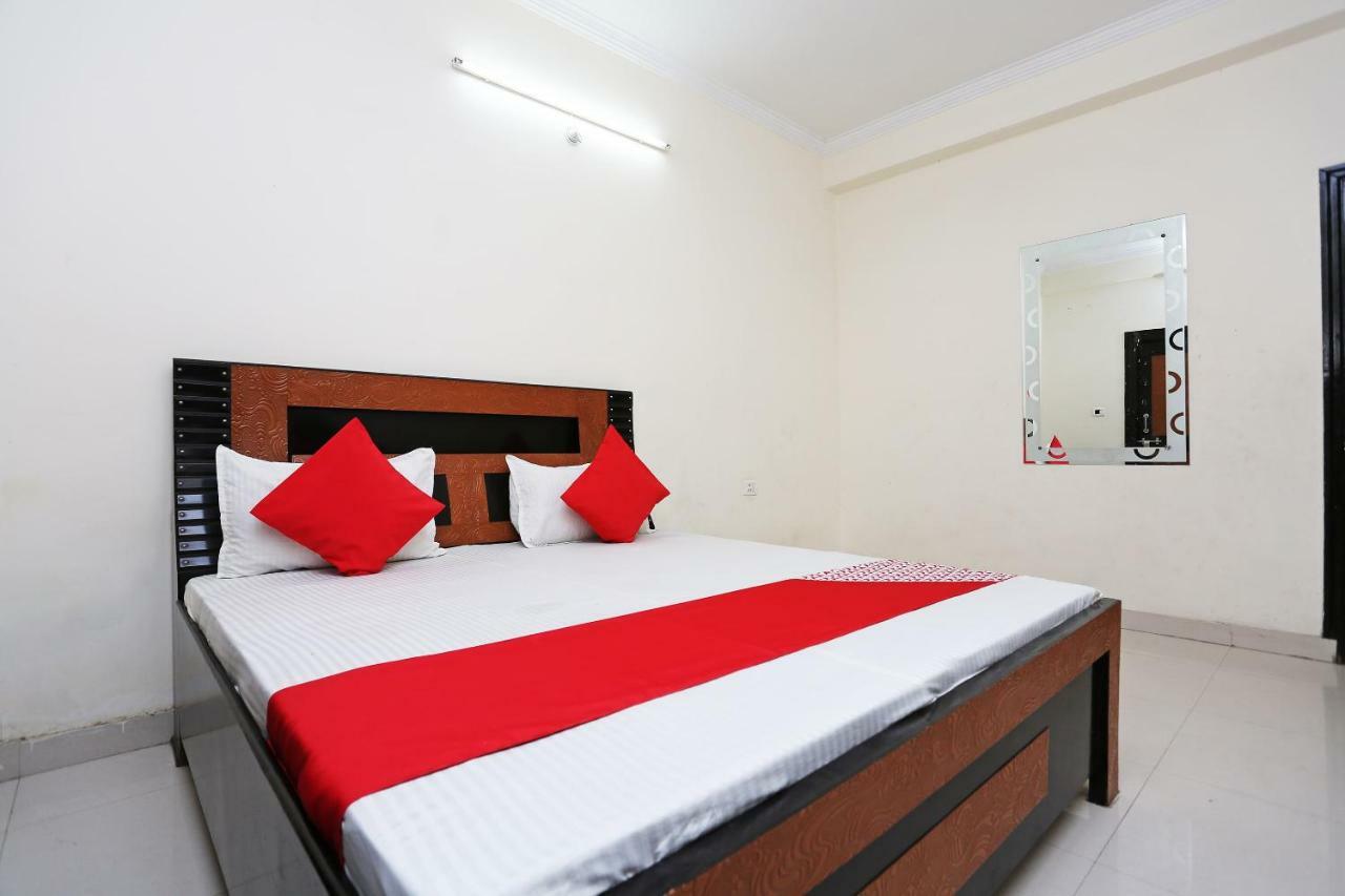 Hôtel Oyo 40446 Yas Residency à Alīgarh Extérieur photo
