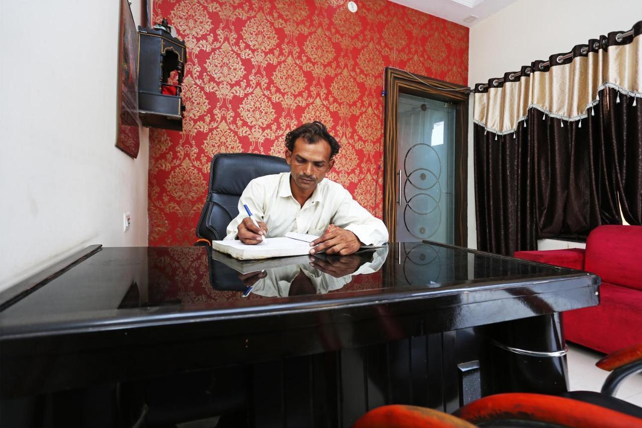 Hôtel Oyo 40446 Yas Residency à Alīgarh Extérieur photo