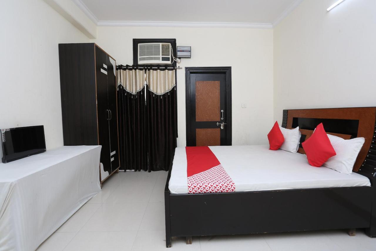 Hôtel Oyo 40446 Yas Residency à Alīgarh Extérieur photo