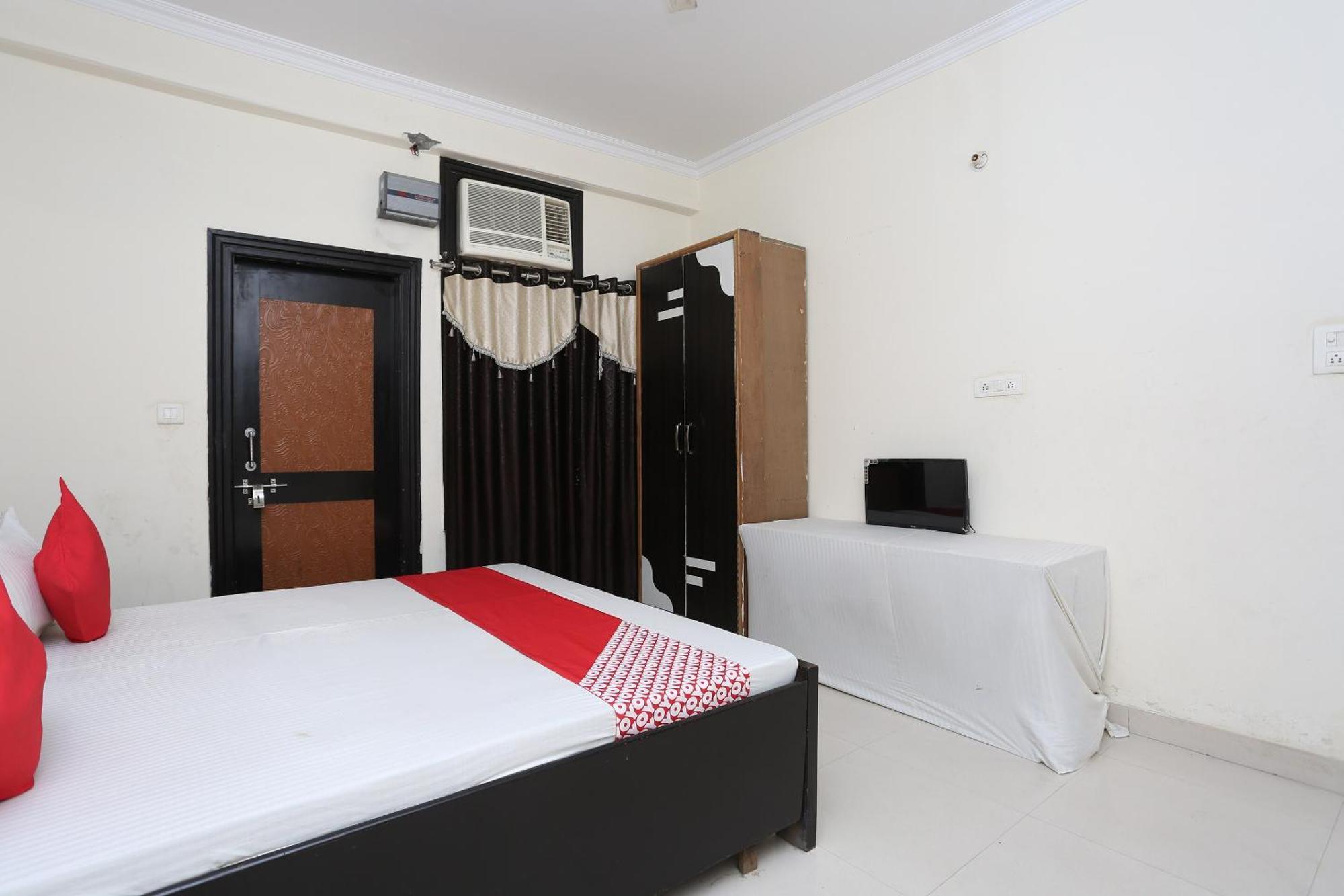 Hôtel Oyo 40446 Yas Residency à Alīgarh Extérieur photo