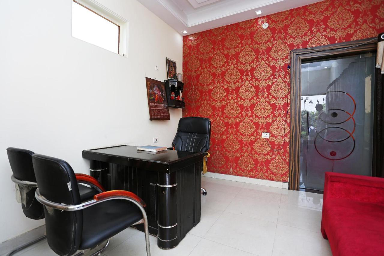 Hôtel Oyo 40446 Yas Residency à Alīgarh Extérieur photo
