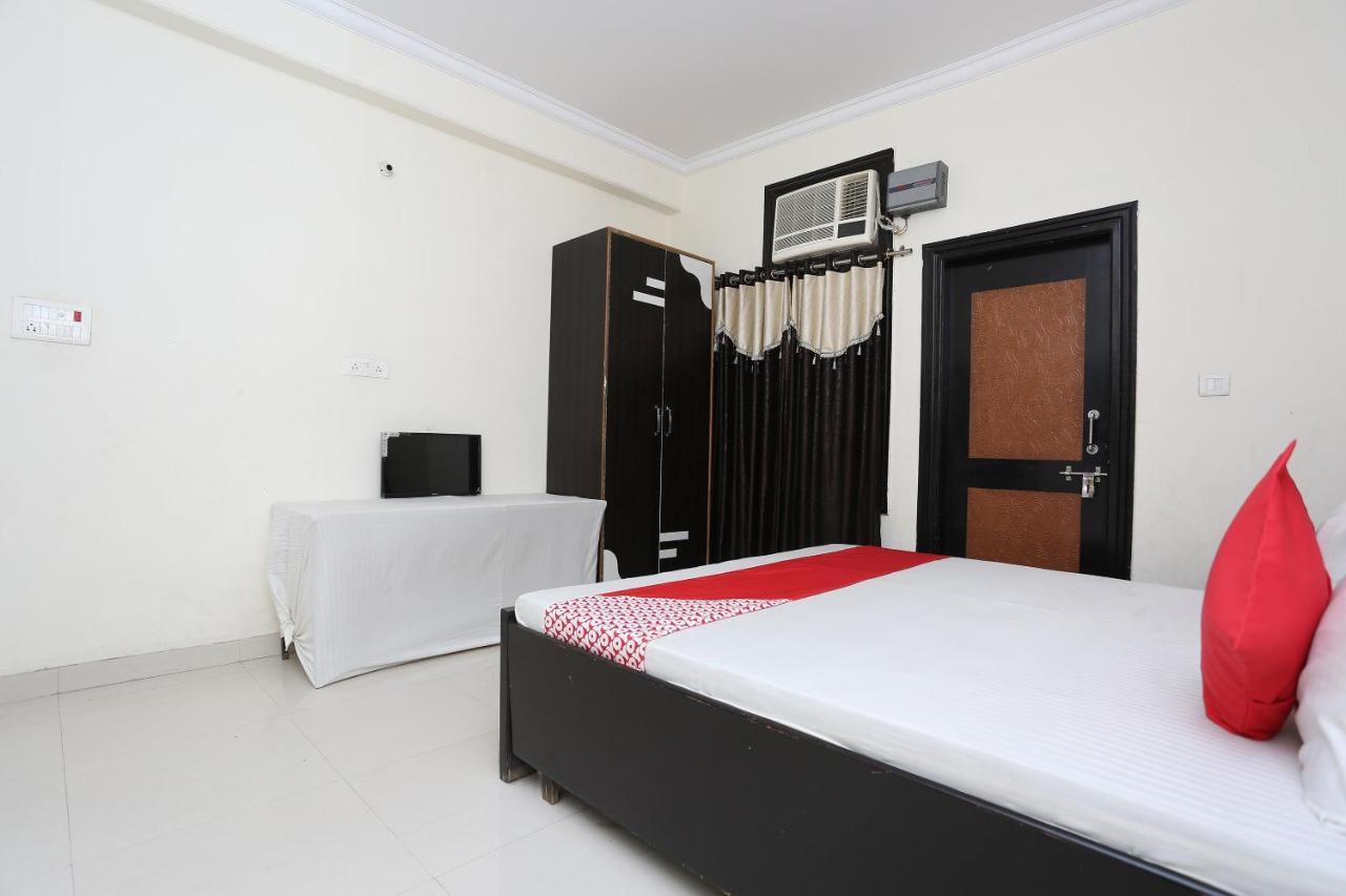 Hôtel Oyo 40446 Yas Residency à Alīgarh Extérieur photo