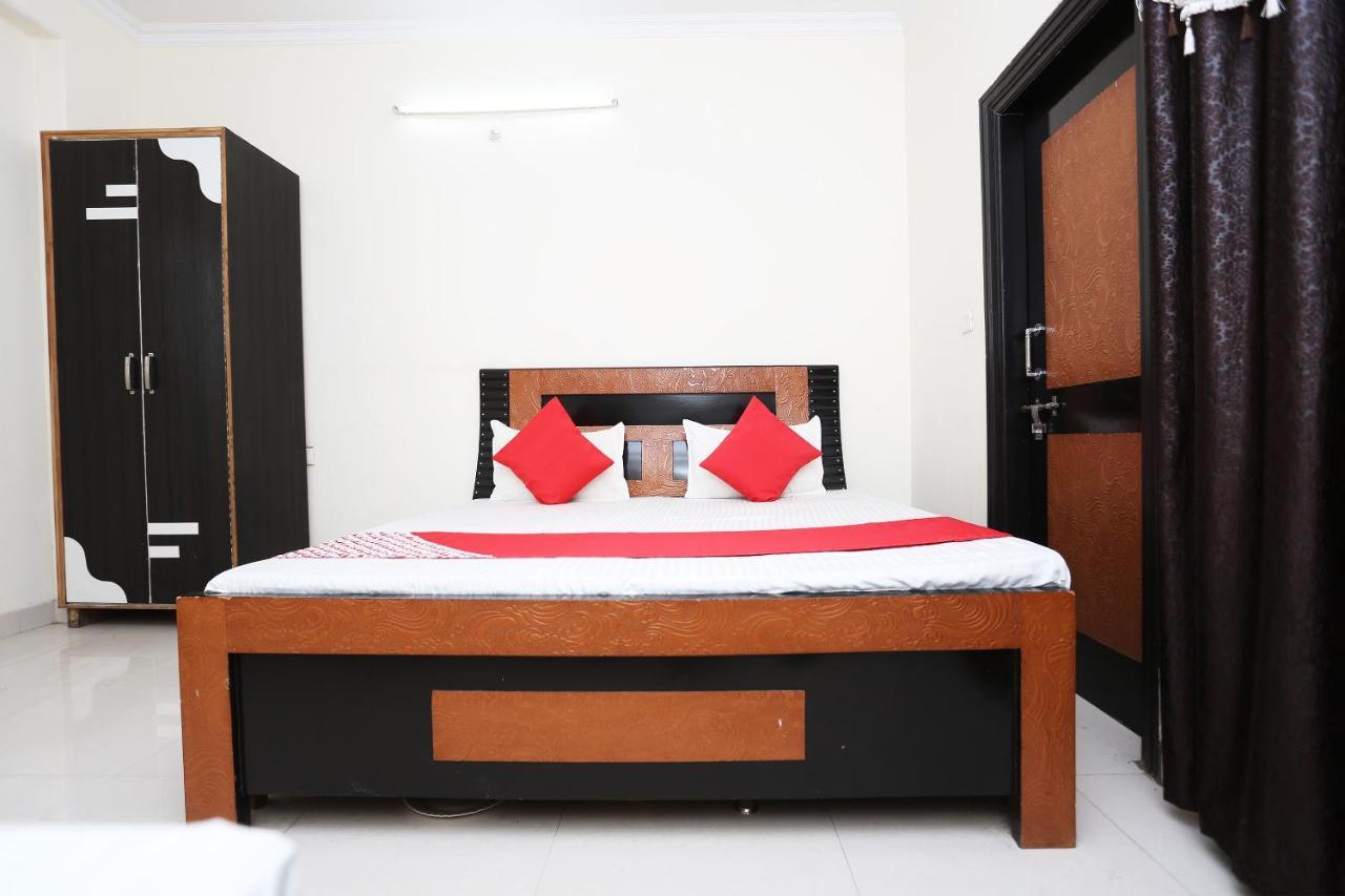 Hôtel Oyo 40446 Yas Residency à Alīgarh Extérieur photo